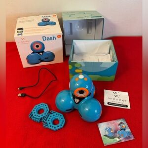 Wonder Workshop Dash Robot DA01 blue smart robot for curious Minds Age 6+